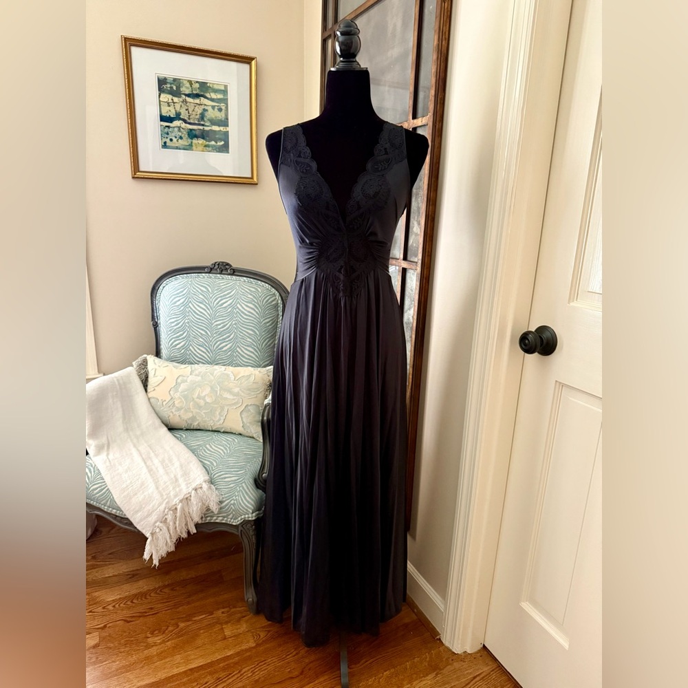 VINTAGE OLGA NIGHTGOWN